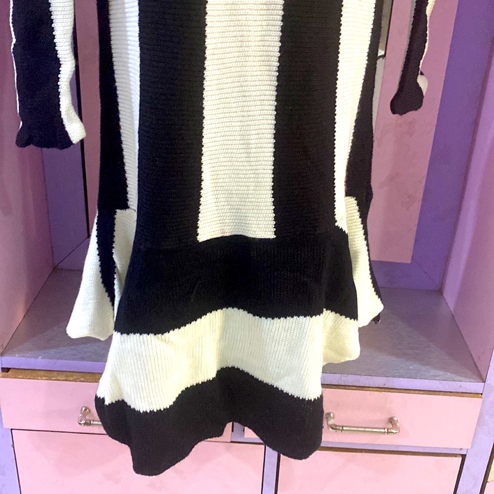 Beautiful ribbed trending stretchable top,looks absolutely stunning, - Picture 9 of 9